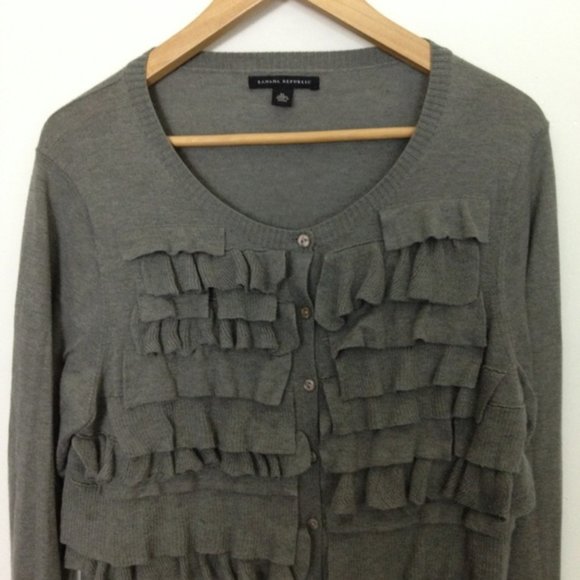 Banana Republic Tops - Banana Republic Women XL Ruffle Gray Button Top